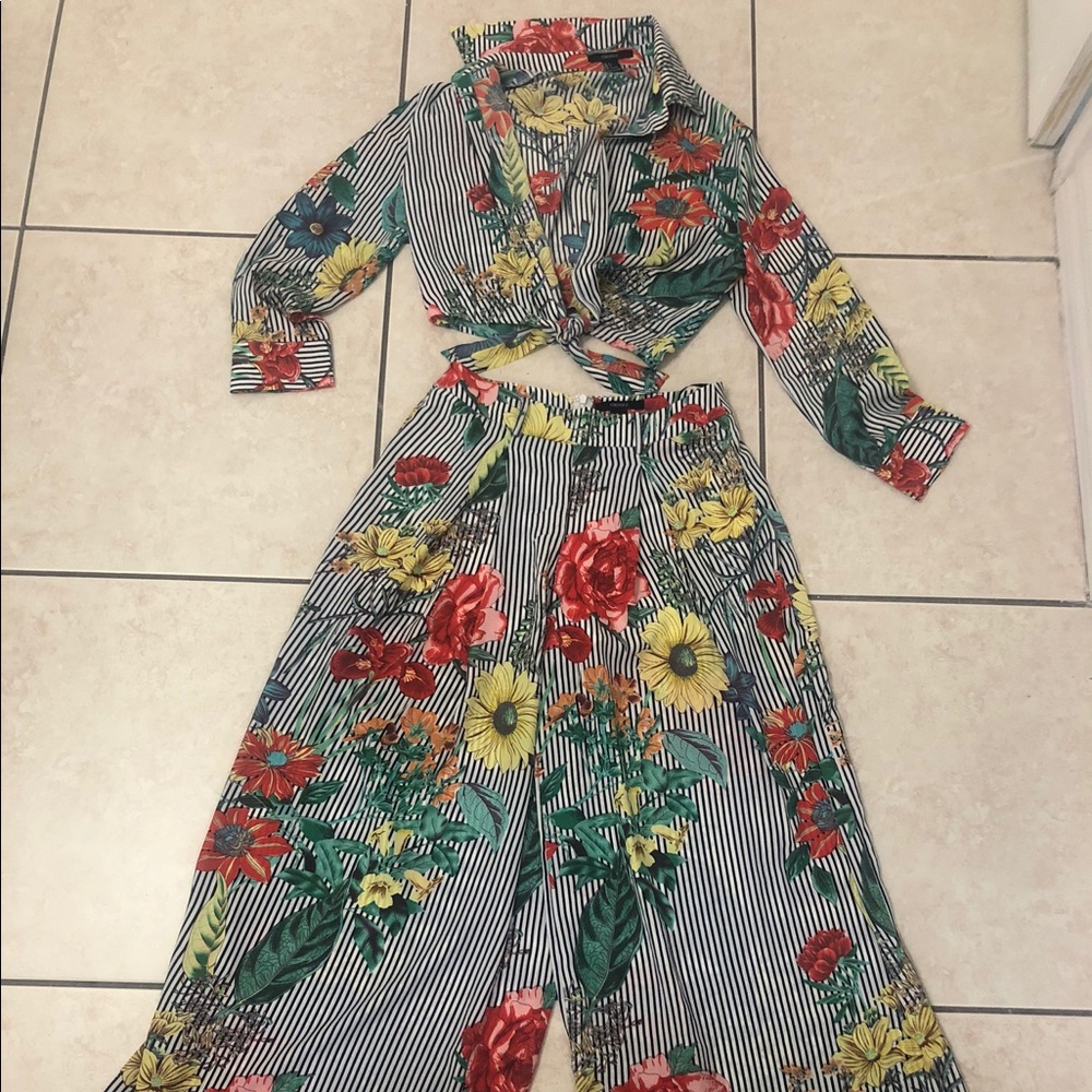 Matching set (blouse and pants)